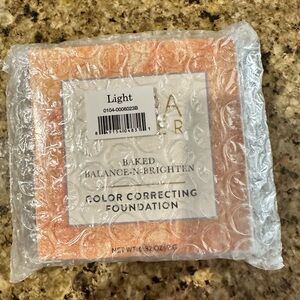 BNIB Baked Balance-n-Brighten Color Correcting Foundation Shade LIGHT